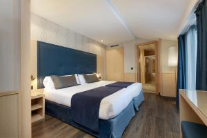 Quadruple Room with Terrace room in Hotel Pedro I De Aragon