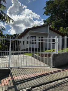 Residência completa no centro!