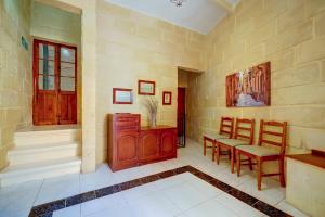 Traditional Maltese Townhouse with Roof Terrace