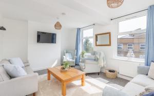 Heart of Cowes - 10 Guests, 200m to Town, Sea View