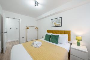 3 Bed Flat - Sleeps 8 - Parking - Wifi