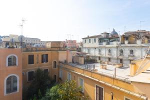 Borgo Vittorio Terrace by Rental in Rome
