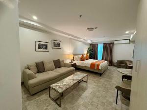 Sheryll Escapes - La Grande Phase 2 Grand Studio 404 with Balcony, Wifi & Netflix