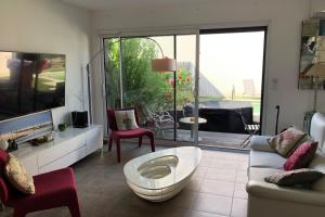 Maisons de vacances Pleasant modern house t4 airco pool jacuzzi parking : photos des chambres