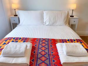 Sleeps2-FreeParking-ContactlessCheckIn-Glastonbury