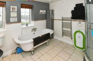 5 Bed House in Boston Lincolnshire- Sleeps 13