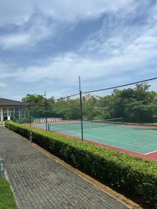 Fairway Galle Cozy 2BR Apartment Near Beach & City