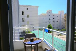 Luxury Studios - Steps from the Beach