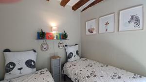 Maisons de vacances AUX BRIQUES ROUGES Au pied du chateau et a 4 km du zoo de Beauval : photos des chambres