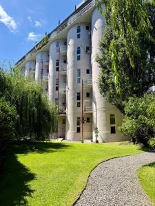Huge duplex in Silos de Dorrego