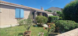 Villas Tres belle Maison languedocienne a 15 mn de la mer avec trois belles chambres, 2 coins repas exterieurs avec barbecue et bain de soleil : photos des chambres