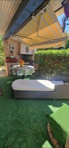 Villas Tres belle Maison languedocienne a 15 mn de la mer avec trois belles chambres, 2 coins repas exterieurs avec barbecue et bain de soleil : photos des chambres