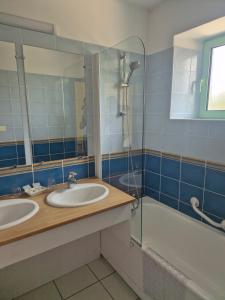 Hotels Logis hotel l-instant Mont le Viaur : photos des chambres