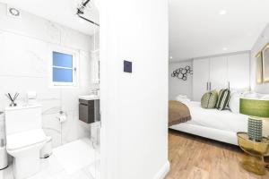 2BR Flat with Chic London Flair