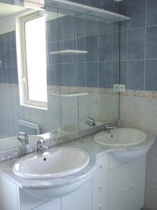 Gite le pigeonnier du figue-haut avec piscine privée à durfort lacapelette