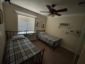 Peaceful & Cozy 3 bedroom Ranch-Home wFireplace