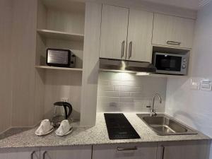 Sheryll Escapes - La Grande Phase 2, Grand Studio 524 with Balcony, Wifi & Netflix