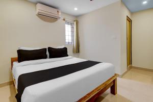 Hotel O M S Boarding and Lodging