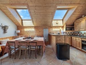 Appartements Duplex 8 pers a Meribel Village, Sauna, Garage, Proche Piste et Commerces - FR-1-566-69 : photos des chambres