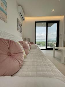 Lovely sea-view apartment