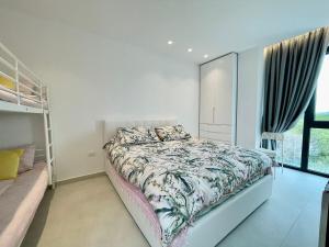 Lovely sea-view apartment
