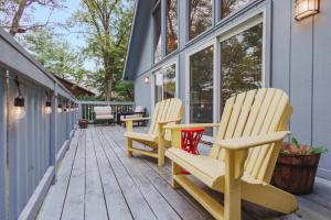 Fireplace Fire Pit Covered Porch & Resort Access