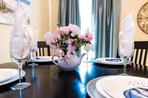 5113 Luxurious living at its finest close to the pool with private courtyard and BBQ