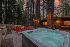 Shady Pines Pets Hot tub