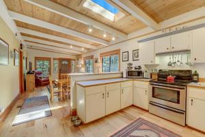 Shady Pines Pets Hot tub