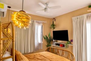 Custom decor-sleeps 6 with 2 pools- Condo near beach-Puerto Morelos Mexico,Casa Yellowstone
