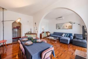 Sea View Home - Steps to Sea - AC - WiFi - Center