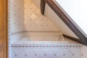 B&B / Chambres d'hotes Chambre Chambord - Piscine interieure - Jacuzzi : photos des chambres
