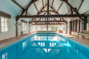 B&B / Chambres d'hotes Chambre Chambord - Piscine interieure - Jacuzzi : photos des chambres