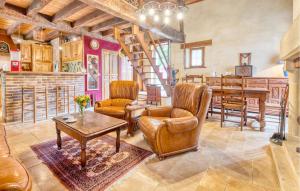 Maisons de vacances Charmante Maison Avec Piscine : photos des chambres