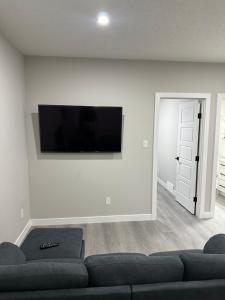 Beautiful 2 bedroom 2 bath in NW Calgary