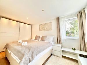 Juicy Private Apartments with Jacuzzi