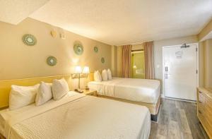 Bright & Airy 1 BR Oceanfront Condo! Landmark 844