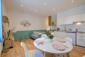 Le Grain De Folie / Place Des Halles