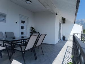 4-Person Seaview Apartment