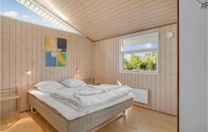 Gorgeous Home In Allingåbro With Wifi