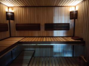 Будинок де є басейн та дві бесідки чан джакузі сауна