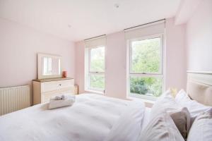 Bright & Stylish 2BD Chelsea Flat, Central Stay