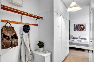 Light-Filled Gem Bathtub 200m tram bus Wi-Fi