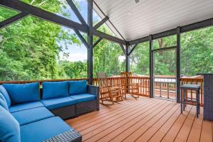 Boho 5BR Modern Villa w Hot Tub, Grill, Patio and Backyard