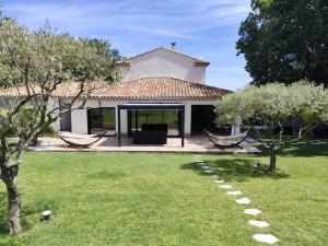 Villas Chamarte villa piscine chauffees jardin cloture Aix en Provence : photos des chambres