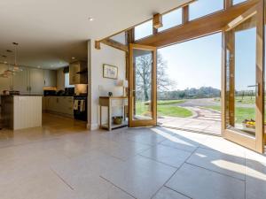 4 Bed in Redmarley 60200