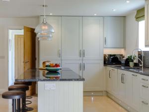 4 Bed in Redmarley 60200