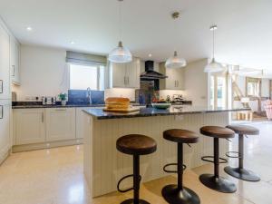 4 Bed in Redmarley 60200