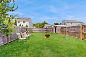 Salty Kisses Unit 20