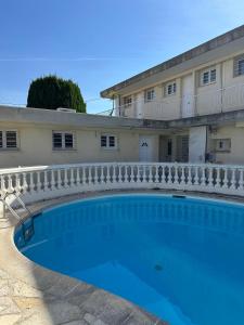 Appartements Chez Mika - Studio avec piscine : photos des chambres
